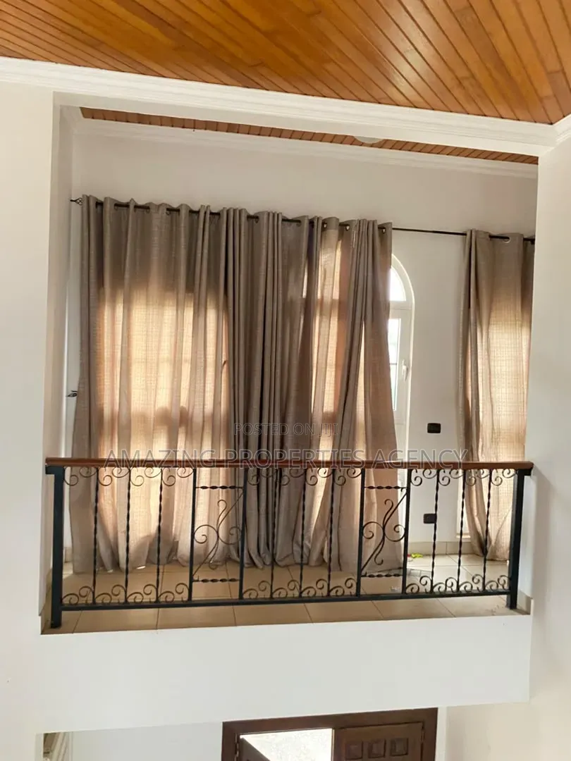 5bdrm House in East Legon, American House for sale in American House