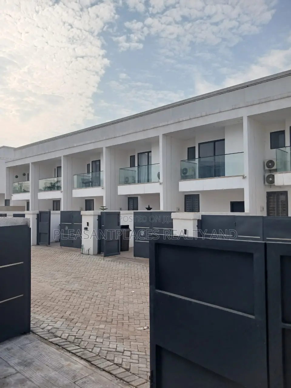 2bdrm Townhouse / Terrace in Pleasantplaces And, Nmai-Dzorn for rent in Nmai-Dzorn