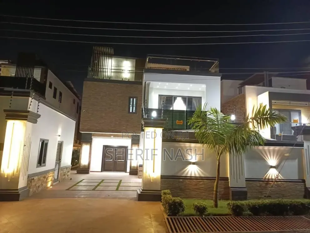 7bdrm Duplex in Ashaly Botwe, Accra Metropolitan for sale in Accra Metropolitan