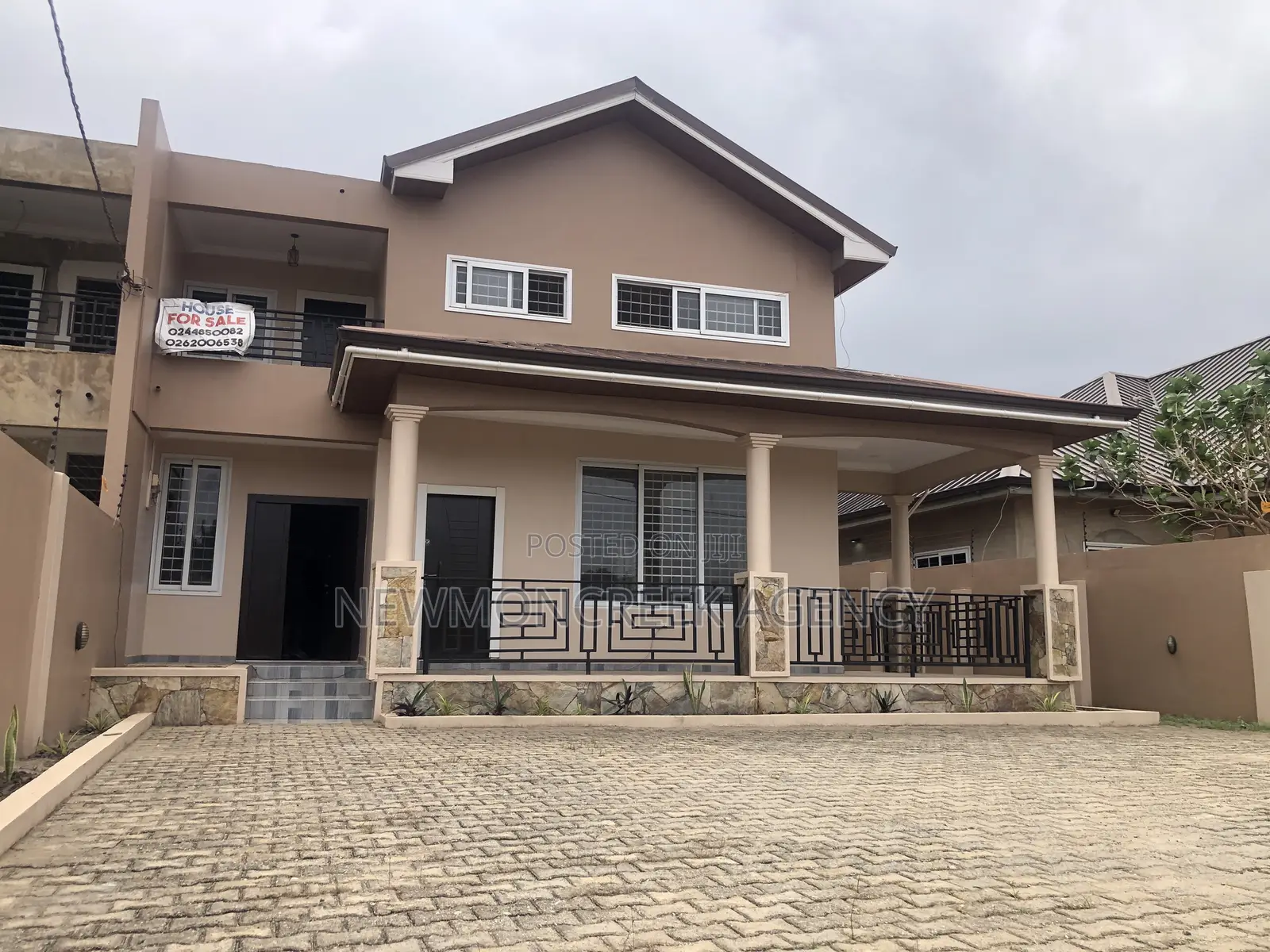 4bdrm Duplex in Abokobi Junction, Accra Metropolitan for sale in Accra Metropolitan
