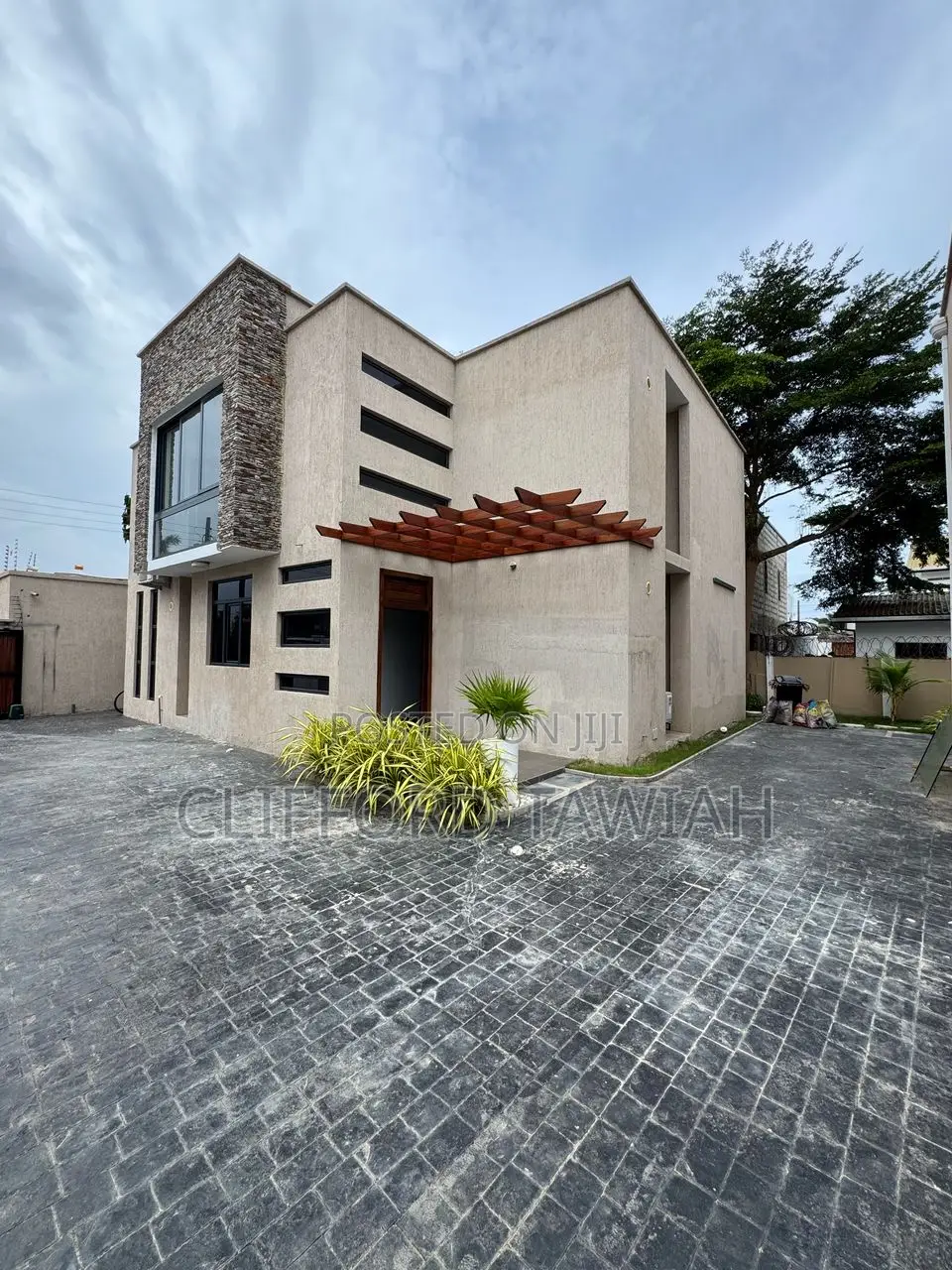 4bdrm Townhouse/Terrace in Labone for sale in Labone
