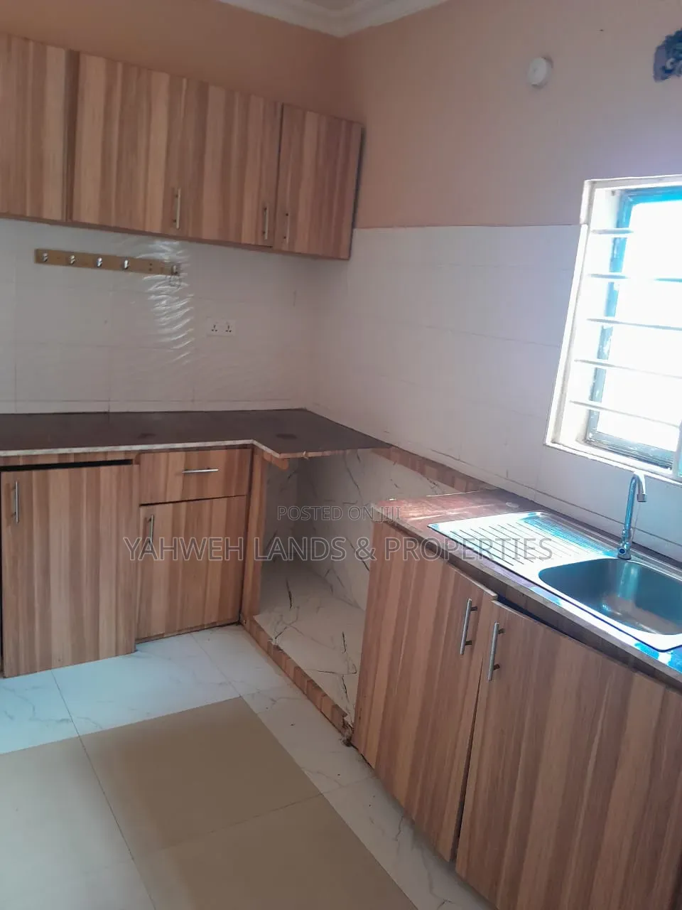2bdrm Apartment in Glowlump, Baatsona Total for rent in Baatsona Total