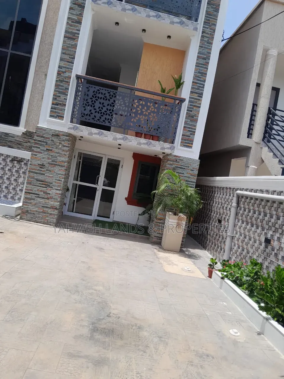 2bdrm Apartment in Glowlump, Baatsona Total for rent in Baatsona Total