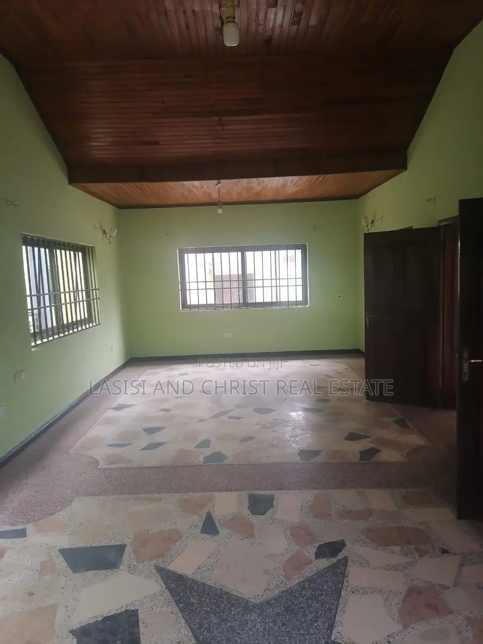 6bdrm Mansion in Lasisi And Christ, Amasaman for rent in Amasaman