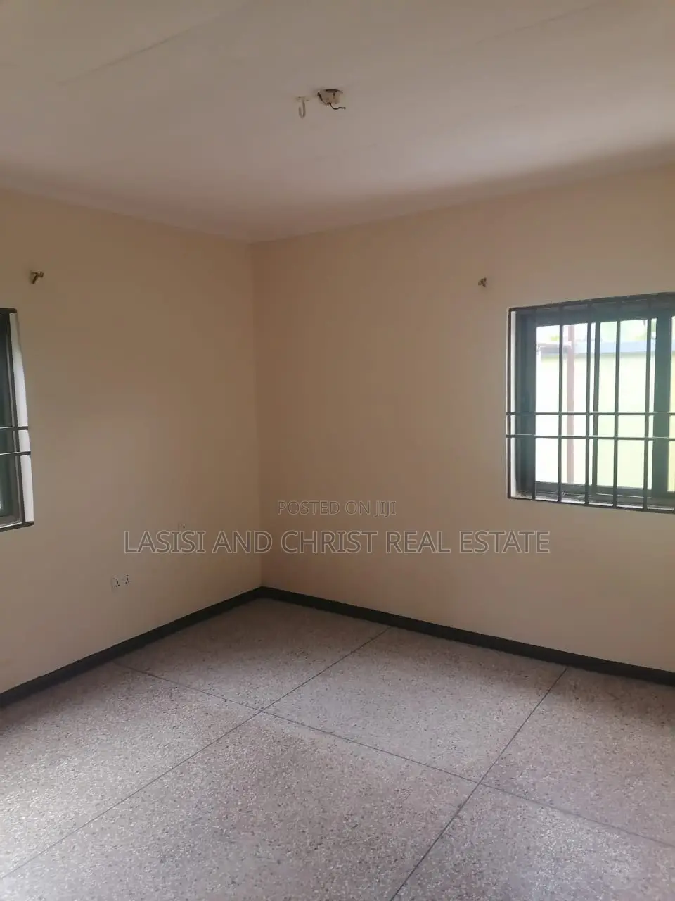6bdrm Mansion in Lasisi And Christ, Amasaman for rent in Amasaman