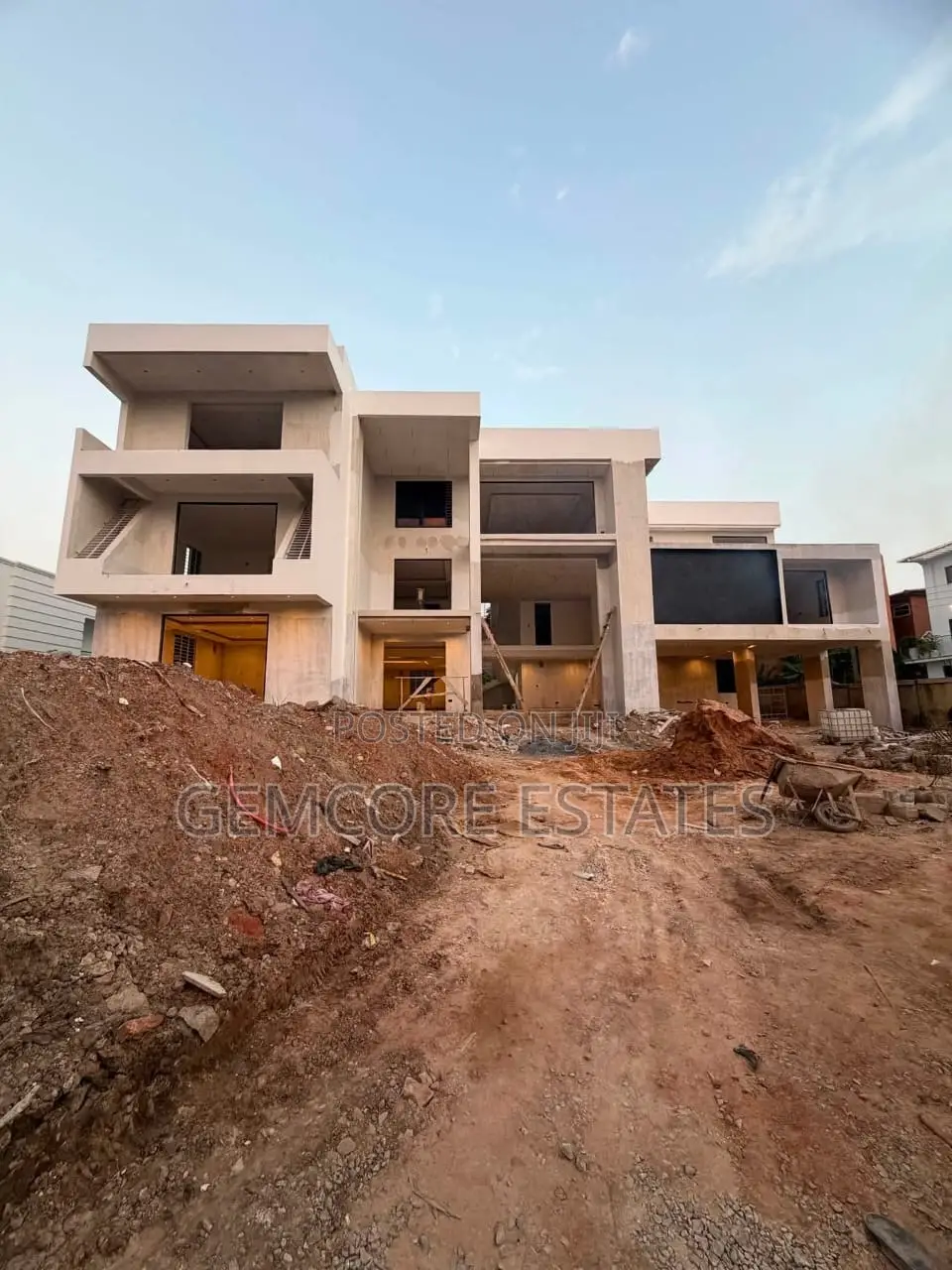 7bdrm Mansion in Adjiringanor, Adjiriganor for sale in Adjiriganor