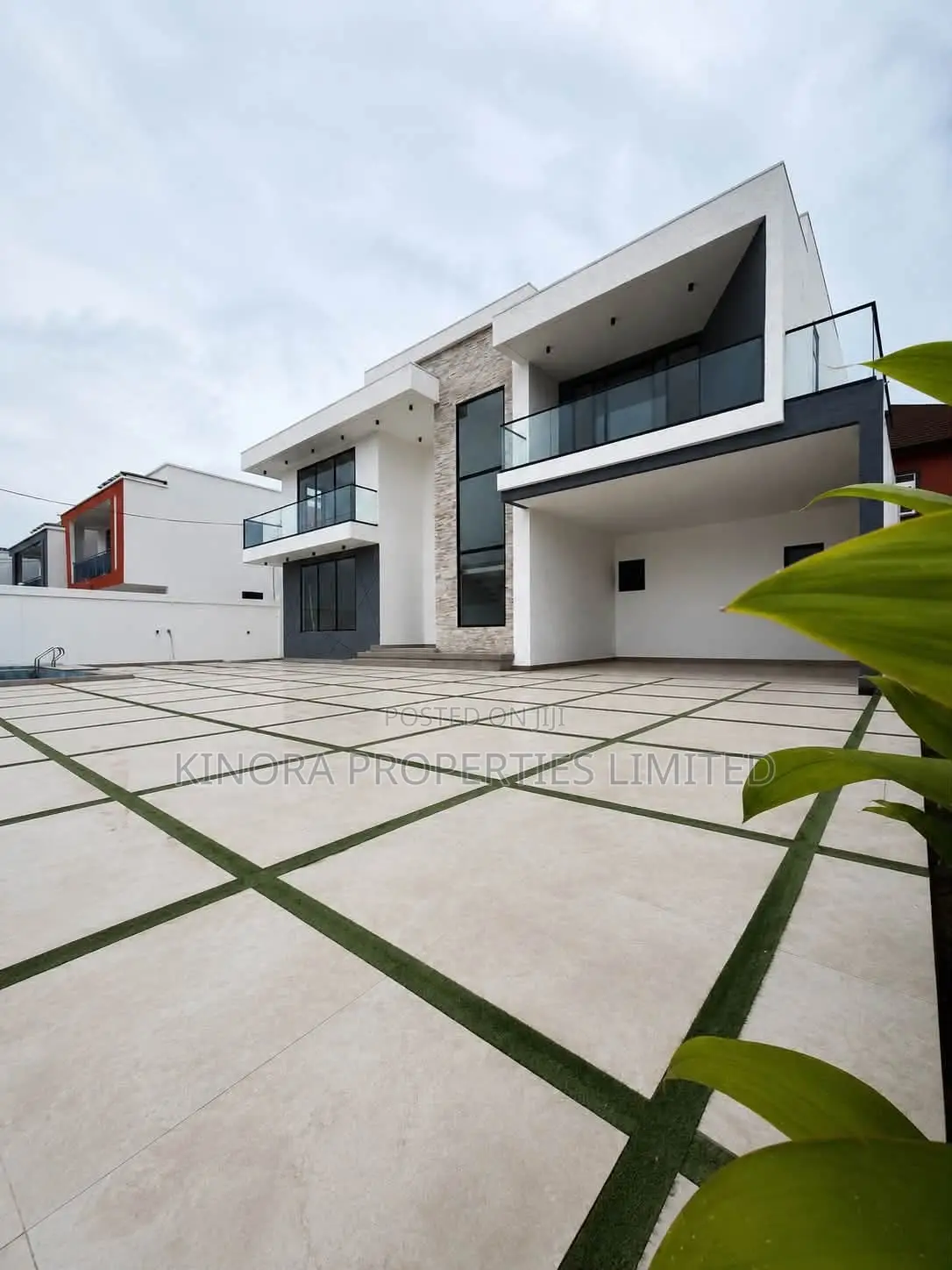5bdrm Duplex in East Legon for sale in East Legon