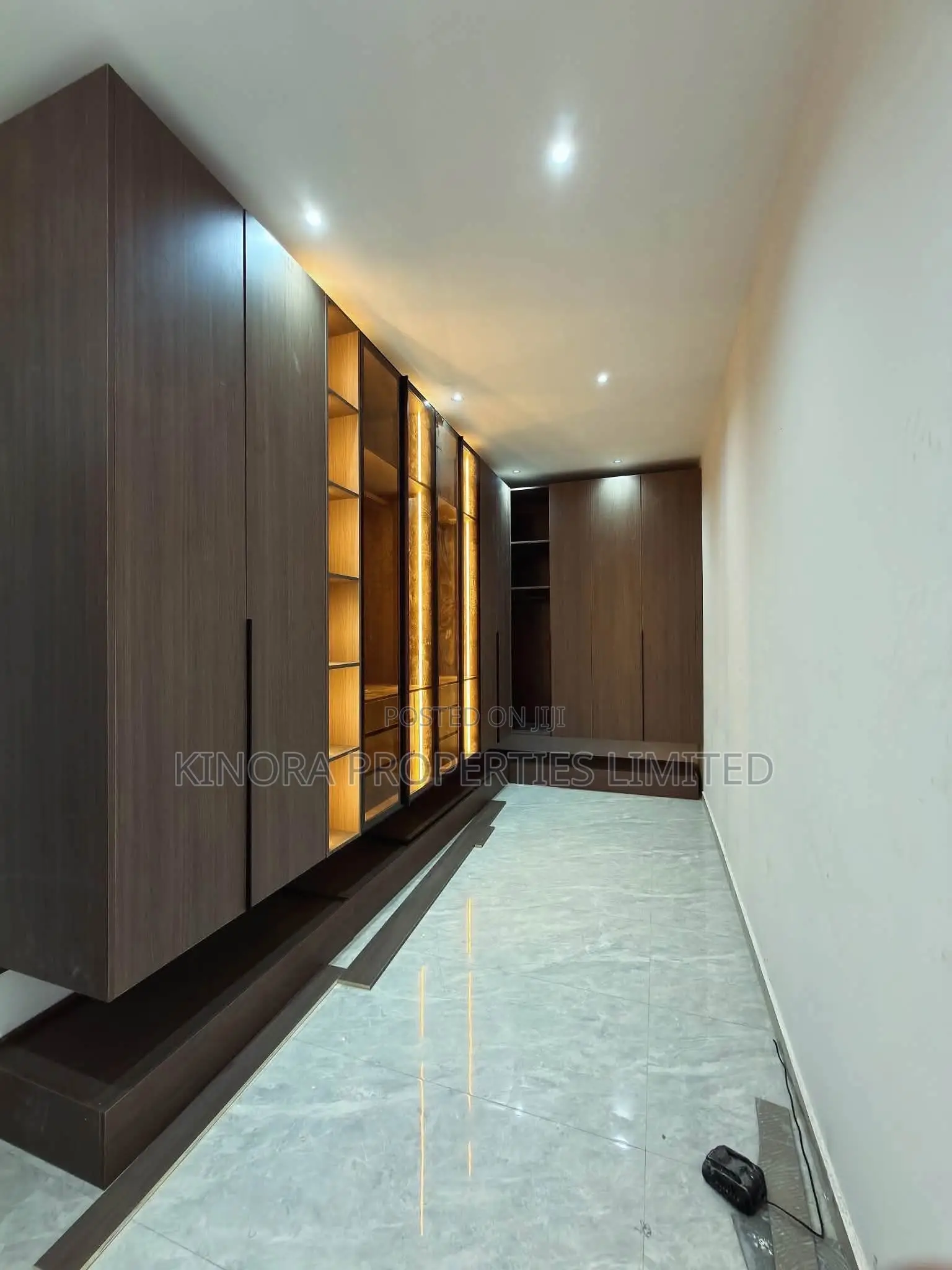 5bdrm Duplex in East Legon for sale in East Legon