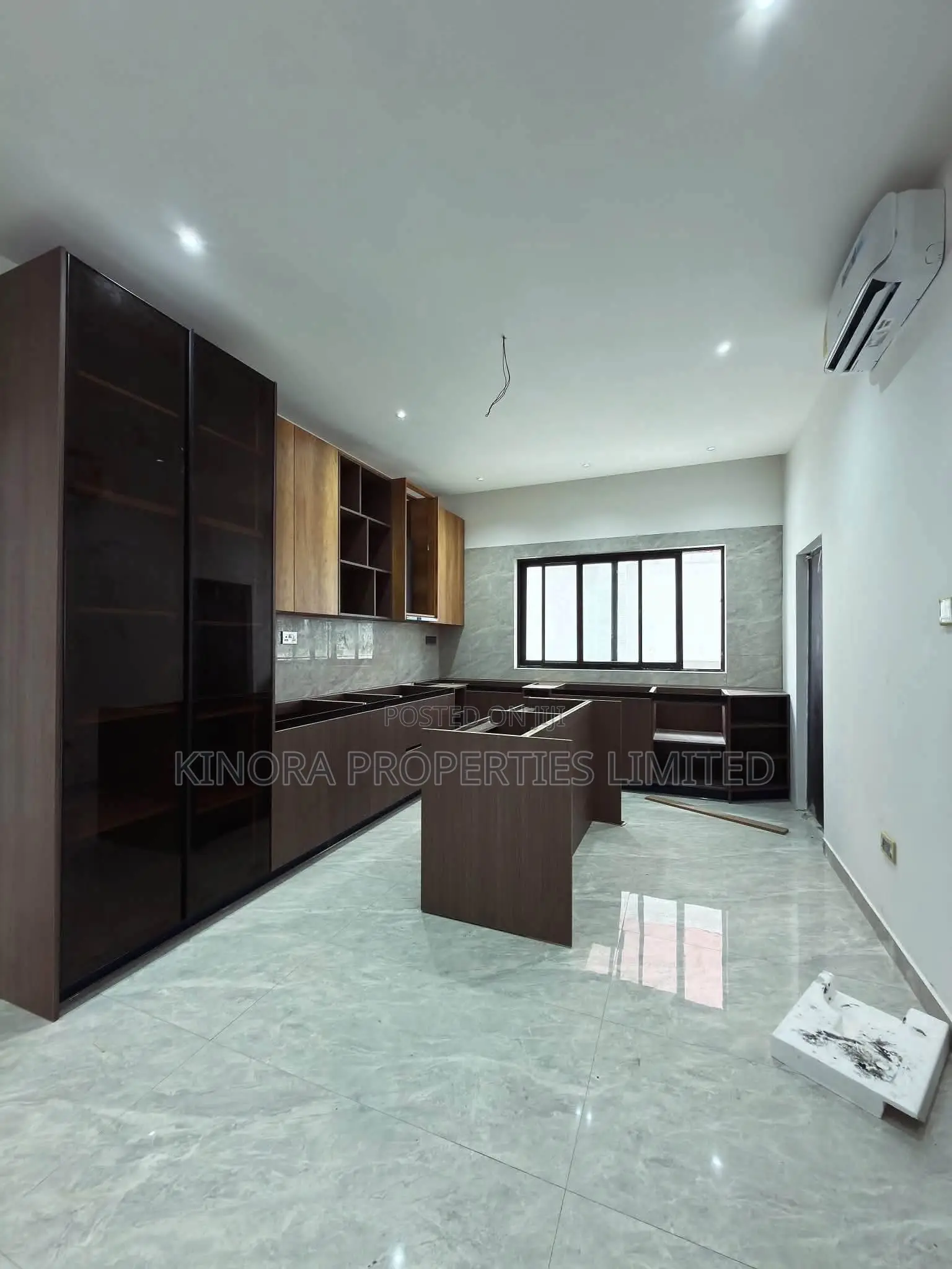 5bdrm Duplex in East Legon for sale in East Legon