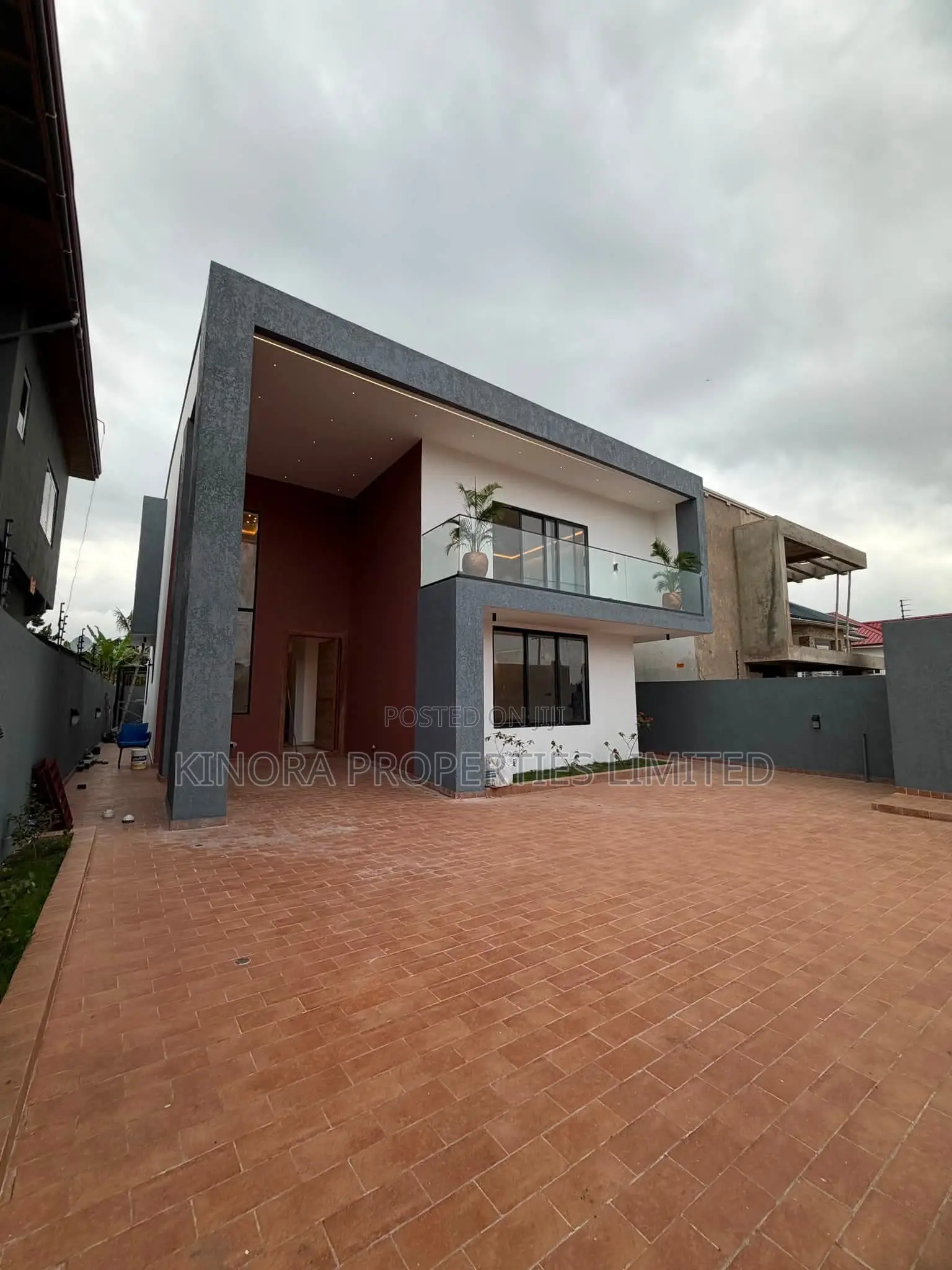 5bdrm Duplex in North Legon for sale in North Legon