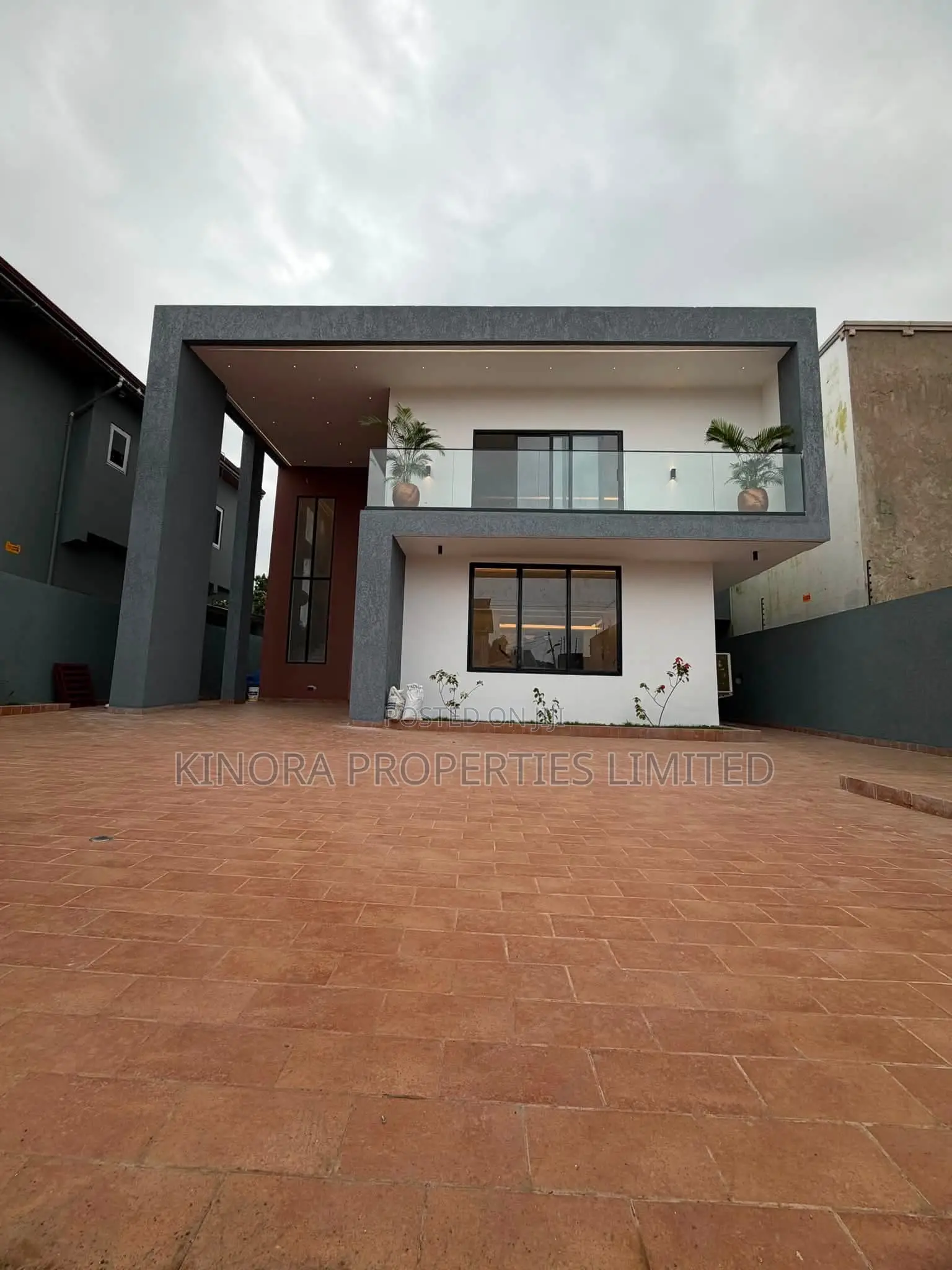5bdrm Duplex in North Legon for sale in North Legon