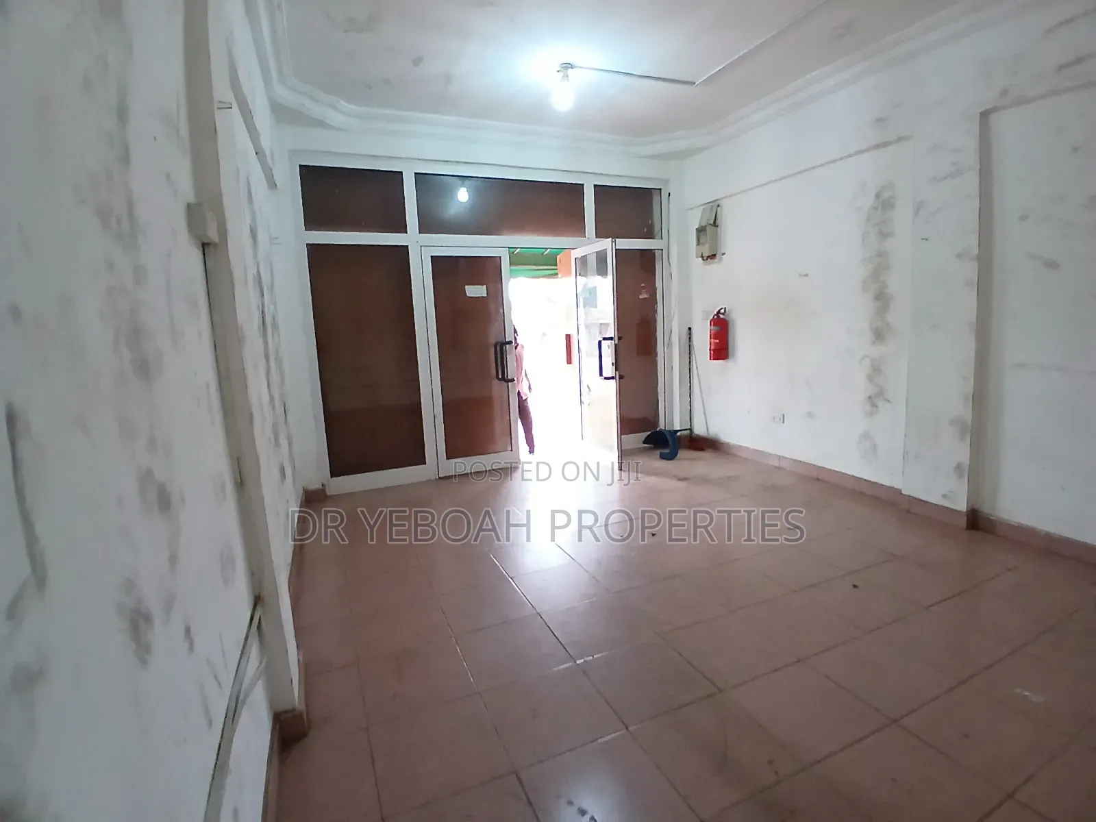 Spintex Road Baatsona:- Shop for Rent in Coca Cola