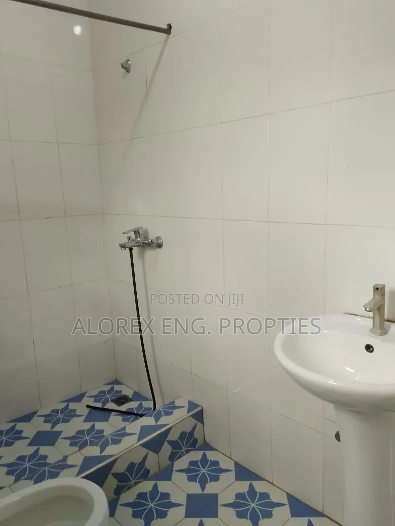 3bdrm House in Self Compound, Lake Side Estate for rent in Lake Side Estate