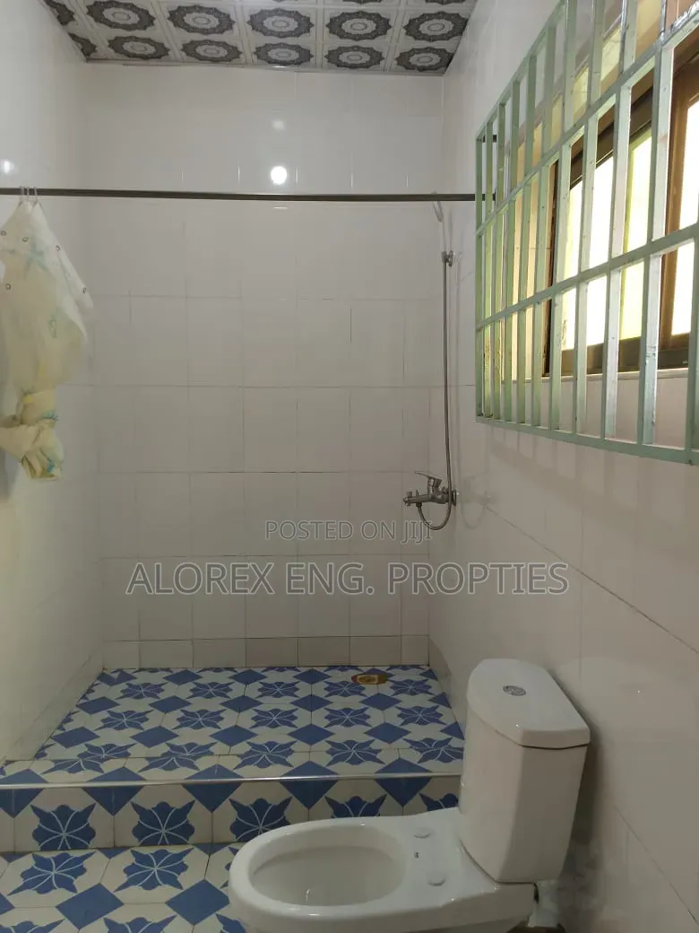 3bdrm House in Self Compound, Lake Side Estate for rent in Lake Side Estate