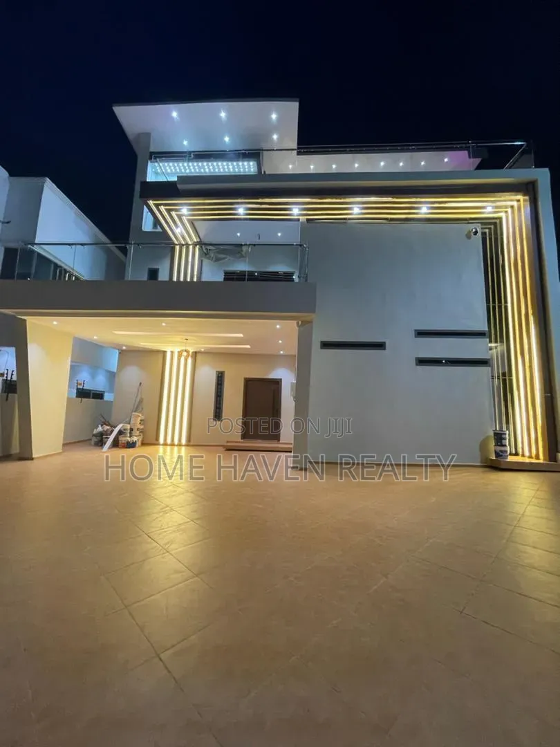 5bdrm House in Ashongman Estate, Police Station for sale in Police Station