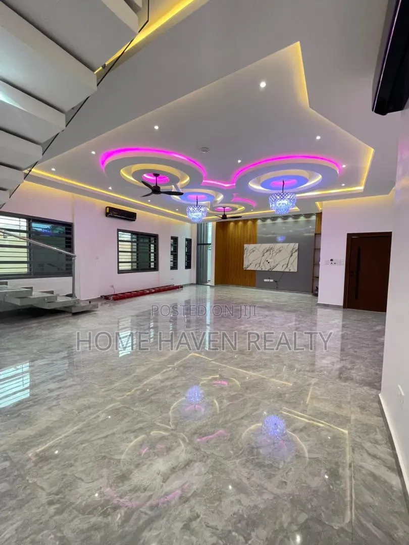 5bdrm House in Ashongman Estate, Police Station for sale in Police Station