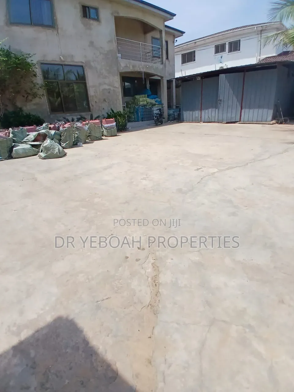 Spintex Flower Pot:- Warehouse With 3 Bedroom for Sale or Rent in Papaye