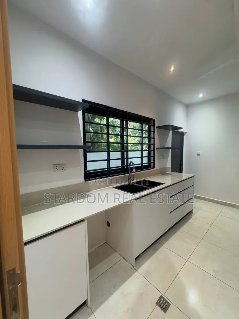 4bdrm Duplex in Oyarifa, Owusu Ansah for sale in Owusu Ansah
