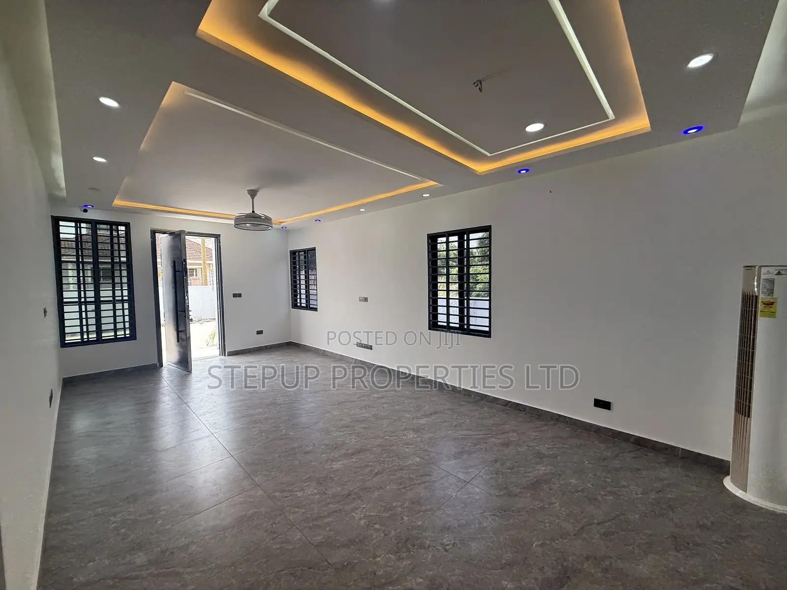 3bdrm House in Lakeside for sale in Lake Side Estate