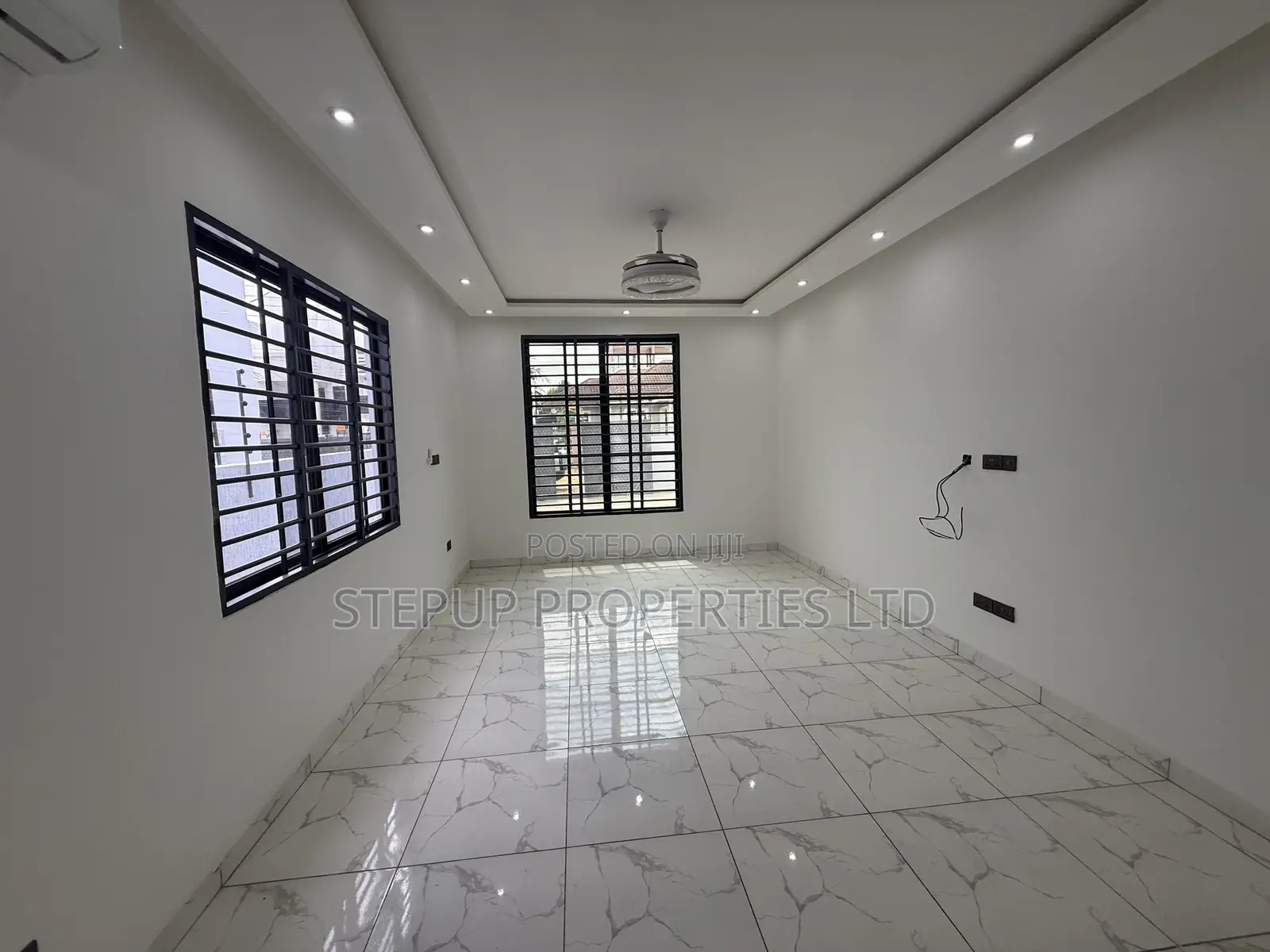 3bdrm House in Lakeside for sale in Lake Side Estate