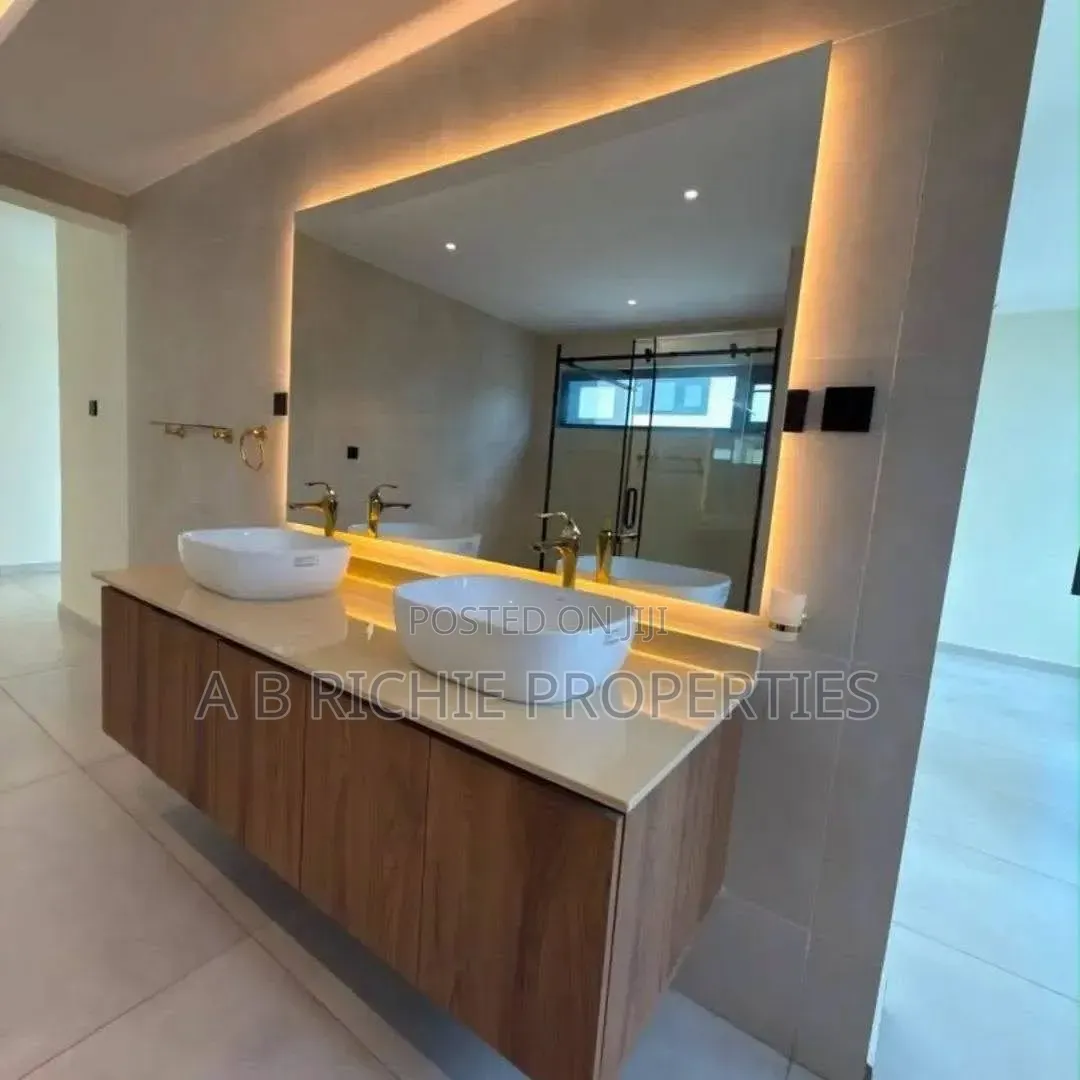6bdrm House in Ab Richie Properties, Police Station for sale in Police Station