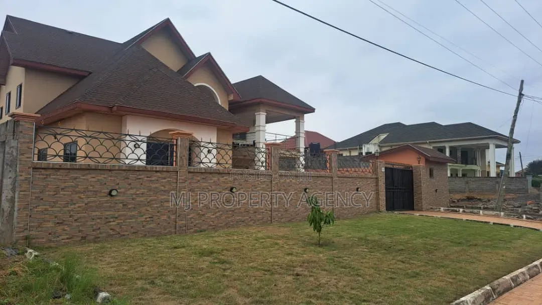 Furnished 5bdrm House in Hfc Estates Phase, Community 25 for rent in Community 25