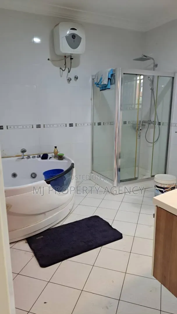 Furnished 5bdrm House in Hfc Estates Phase, Community 25 for rent in Community 25