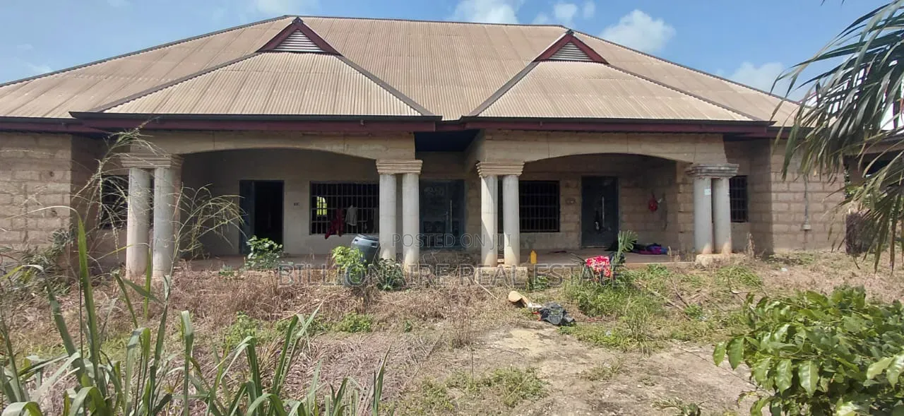 6bdrm House in Atonsu 9, Kumasi Metropolitan for sale in Kumasi Metropolitan