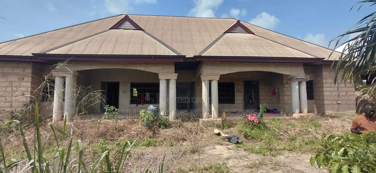 6bdrm House in Atonsu 9, Kumasi Metropolitan for sale in Kumasi Metropolitan