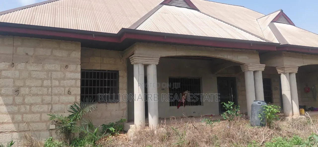 6bdrm House in Atonsu 9, Kumasi Metropolitan for sale in Kumasi Metropolitan