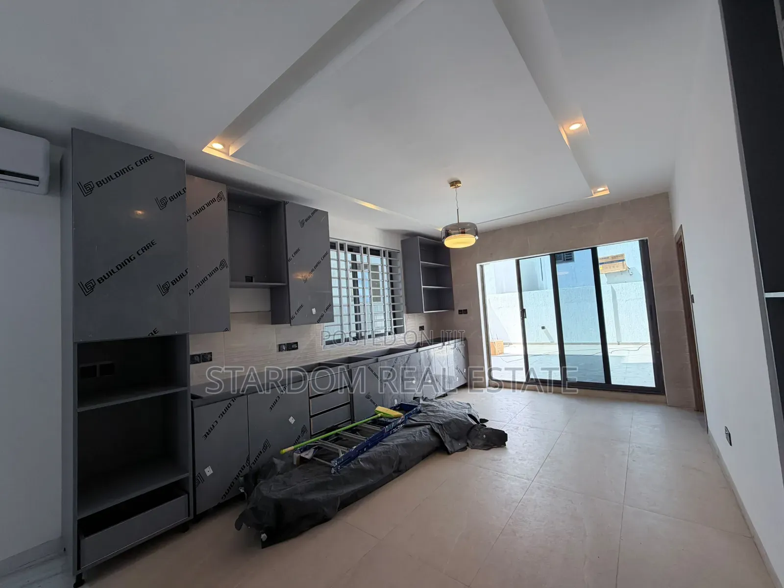5bdrm Duplex in Ashaley Botwe, School Junction for sale in School Junction
