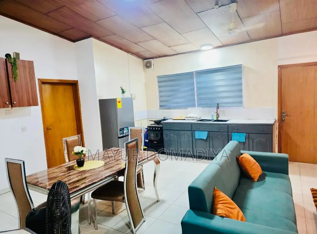 Bright Roomy 1-Br Apartment Large Living Room in A&C Mall Area