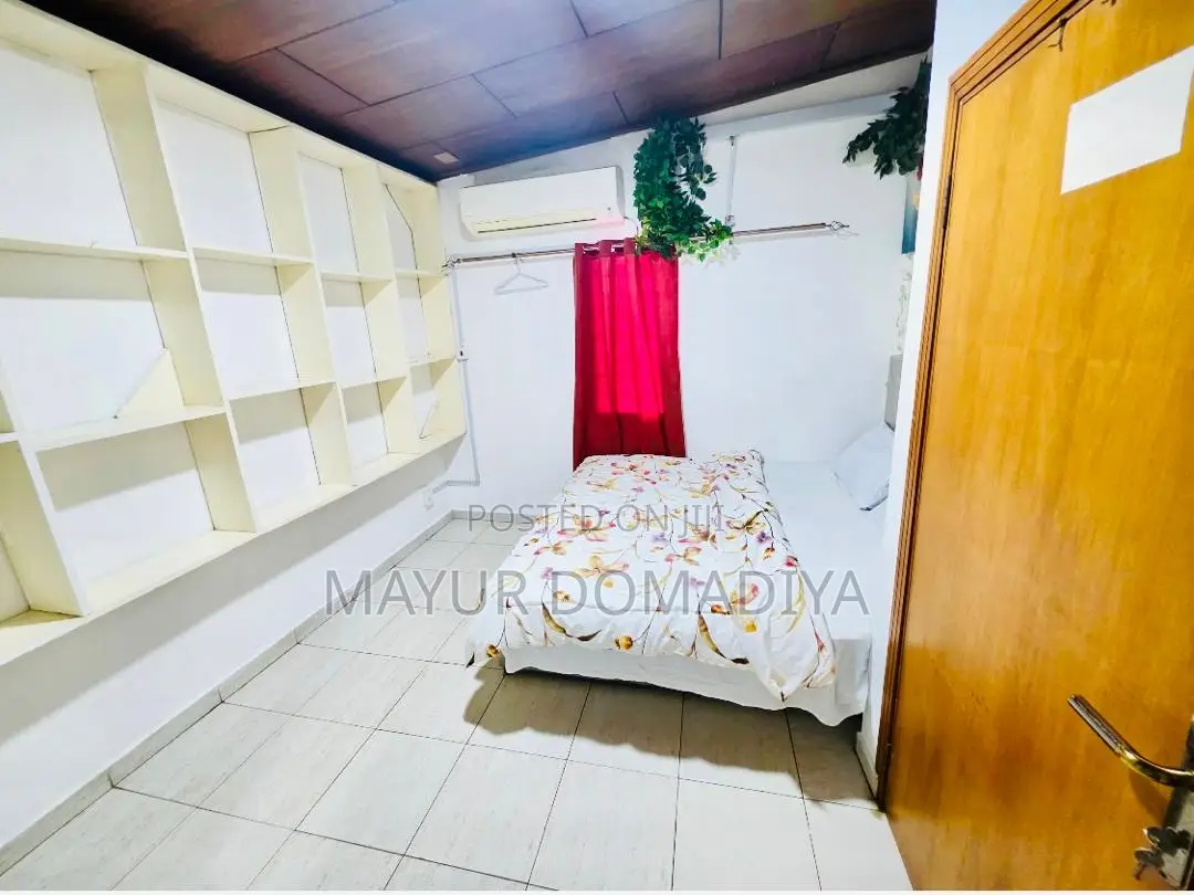Bright Roomy 1-Br Apartment Large Living Room in A&C Mall Area
