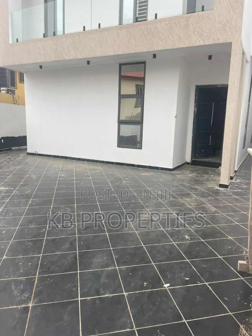 6bdrm House in Kb Properties, Baatsona Total for sale in Baatsona Total