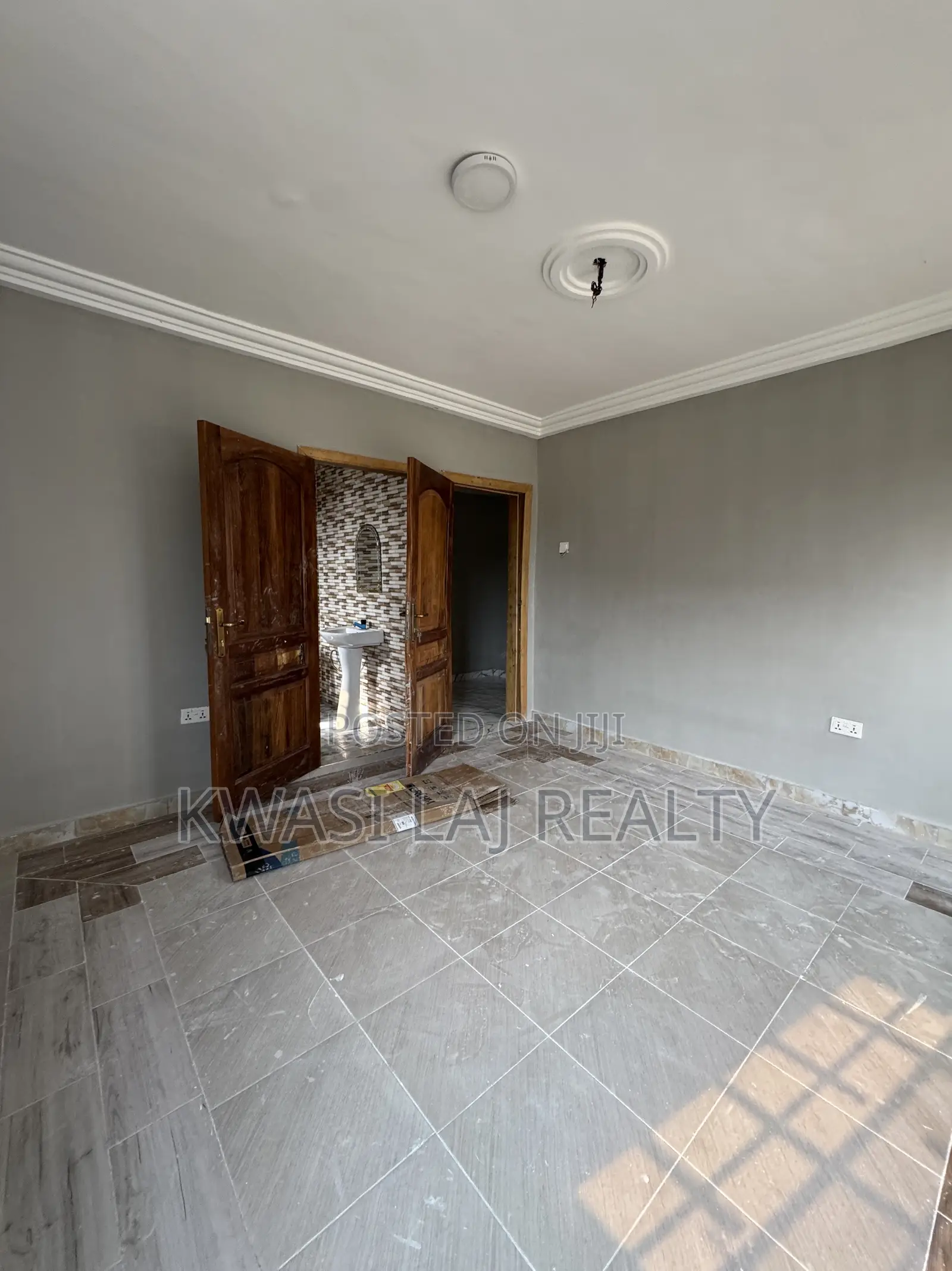 3bdrm Apartment in Inside New Bortianor, Weija for rent in Weija