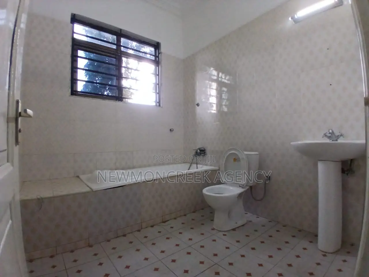 4bdrm Apartment in Adenta,Ashiyie, Accra Metropolitan for rent in Accra Metropolitan