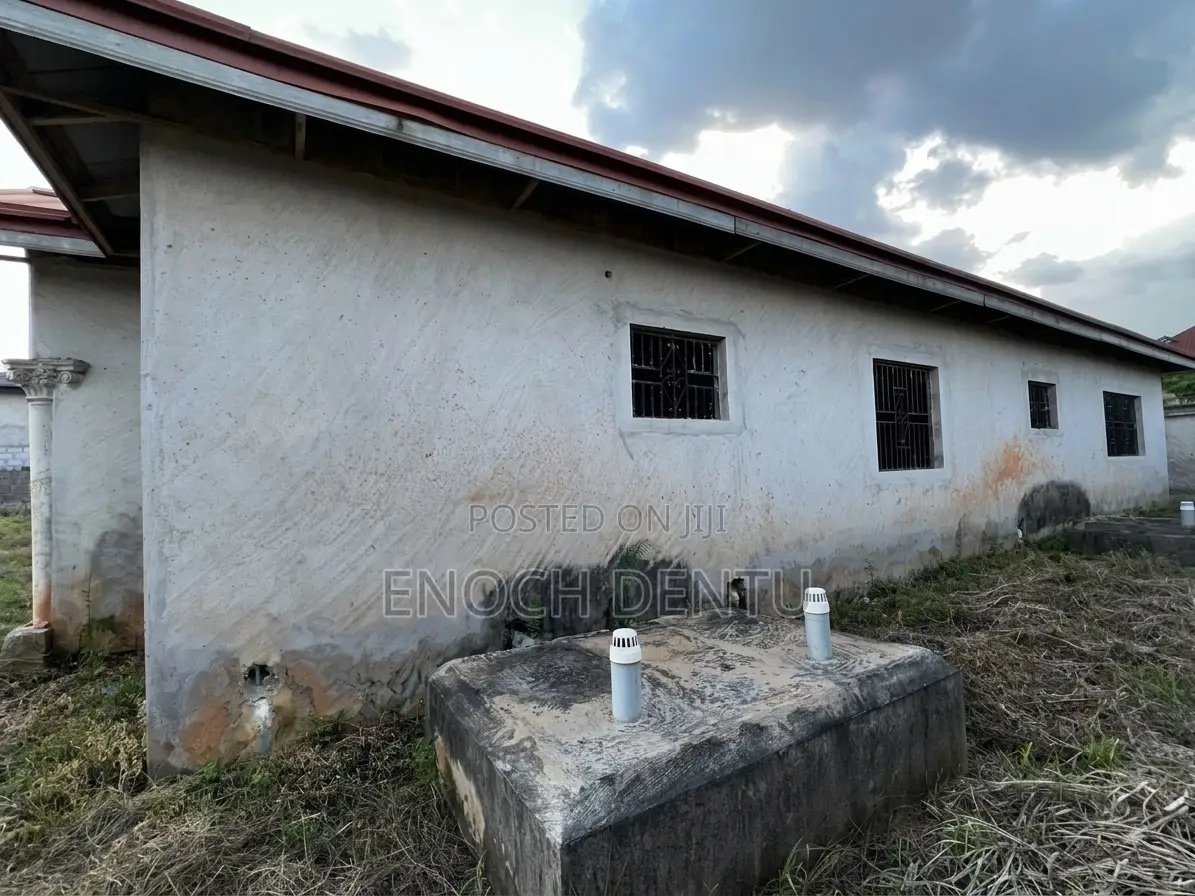 6bdrm House in Kumasi Metropolitan for sale in Kumasi Metropolitan