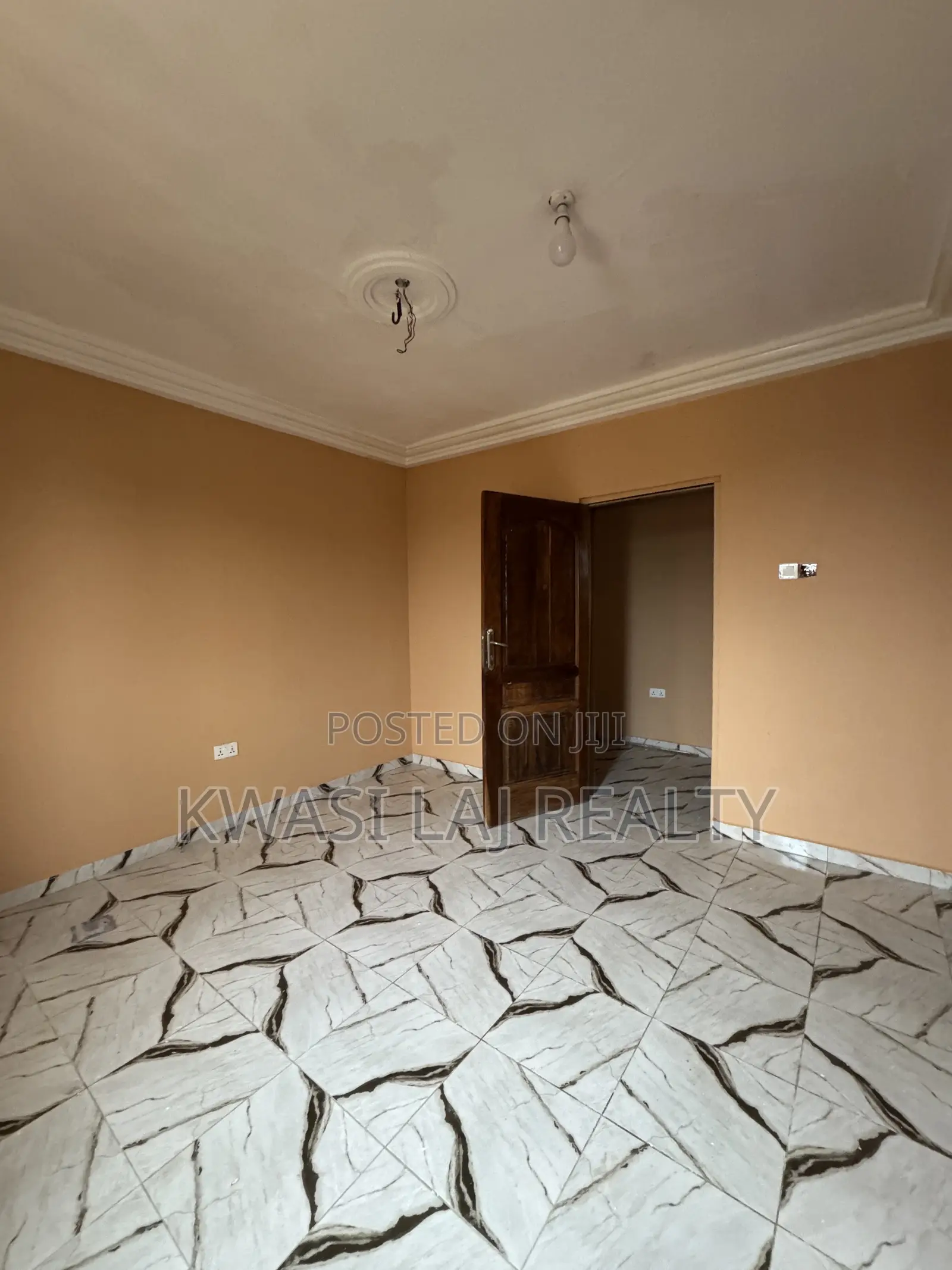 2bdrm Apartment in Redtop, Weija for rent in Weija