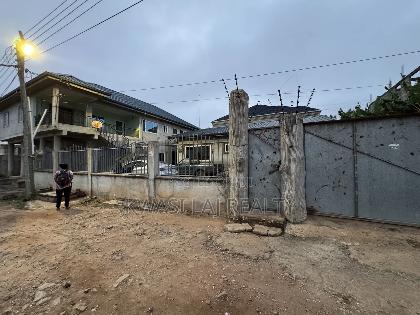 9bdrm House in Redtop, Weija for sale in Weija
