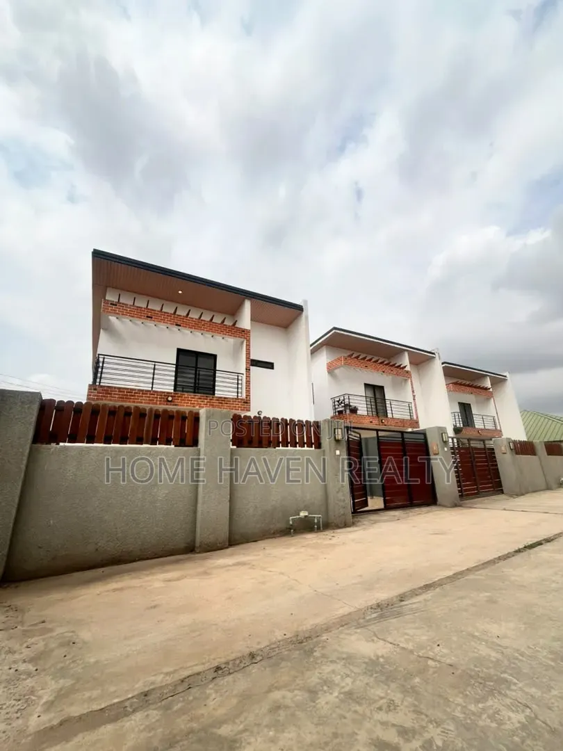 3bdrm House in Oyarifa, Ghana Flag for sale in Ghana Flag