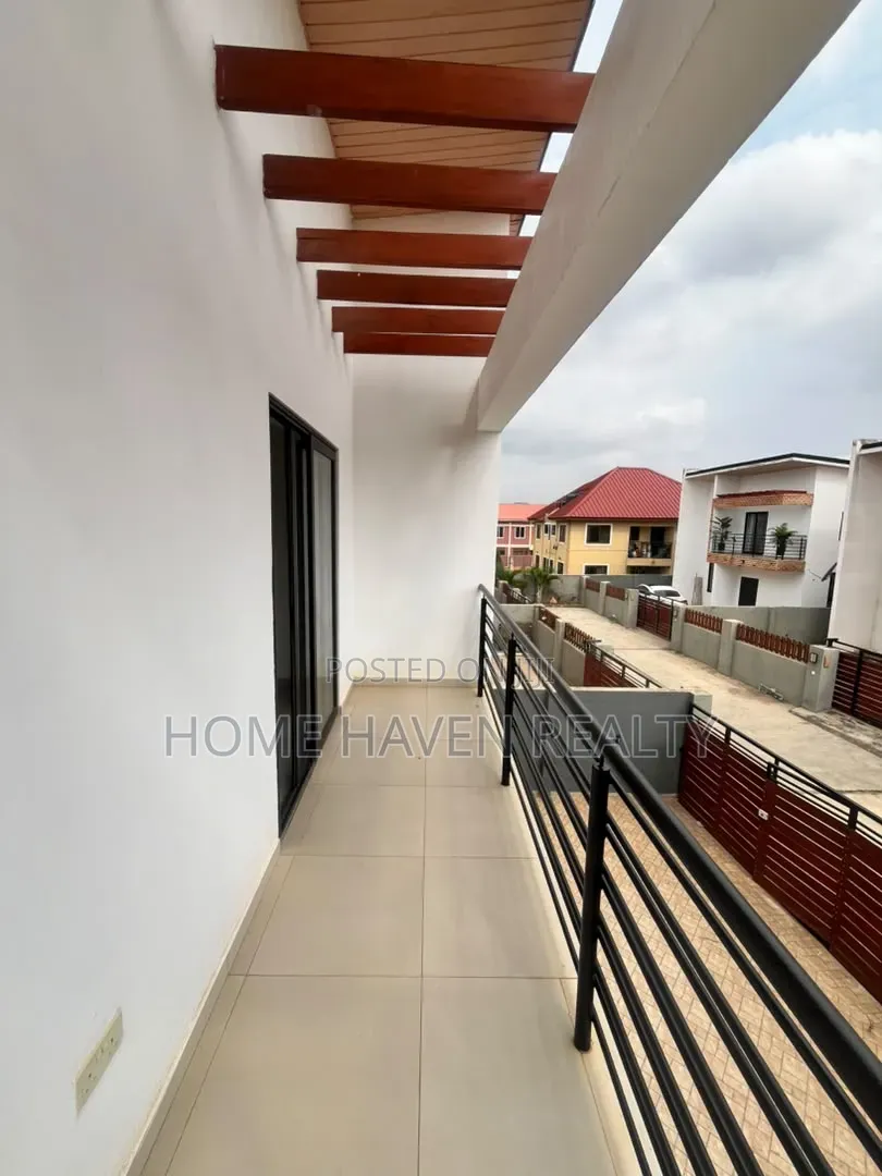 3bdrm House in Oyarifa, Ghana Flag for sale in Ghana Flag