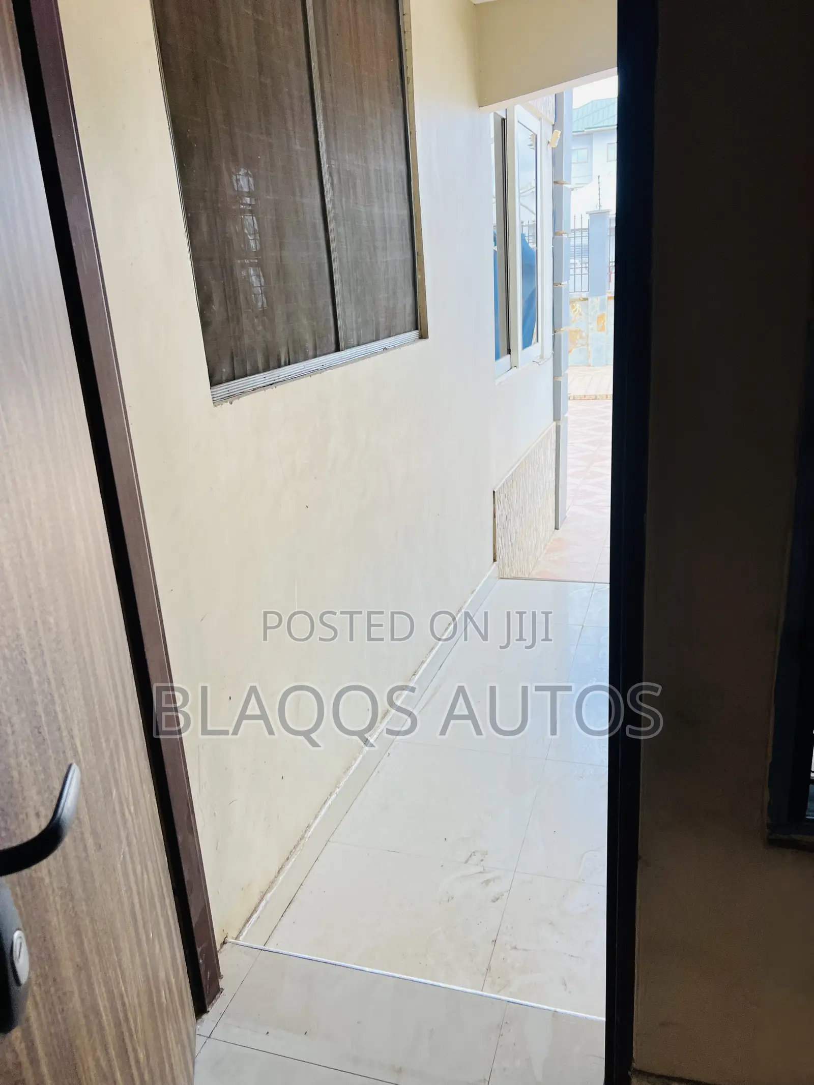 Furnished 5bdrm House in Lakeside for sale in Lake Side Estate
