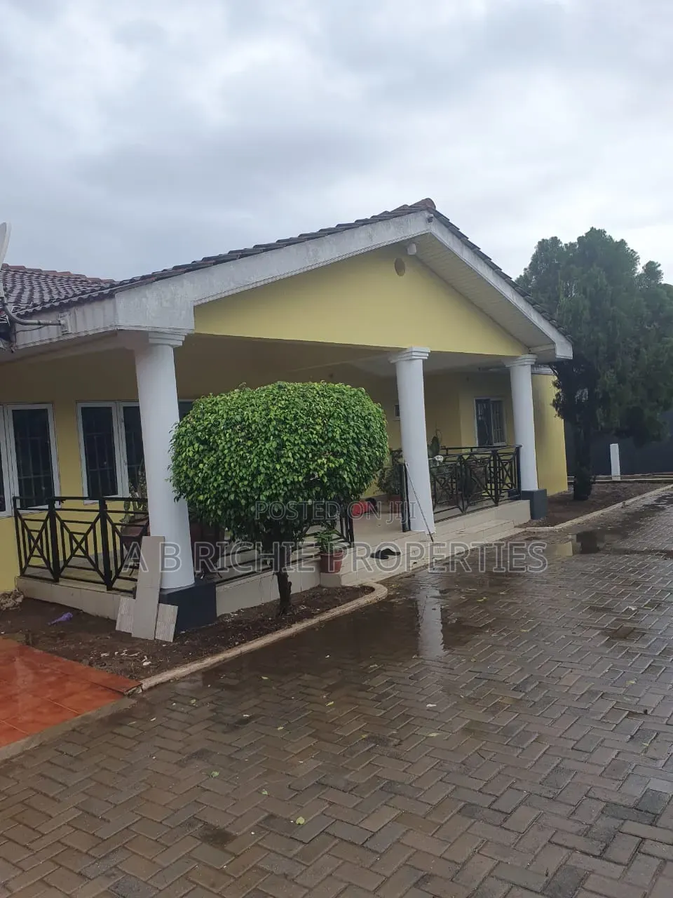 7bdrm Bungalow in Ab Richie Properties, Station Area for sale in Station Area
