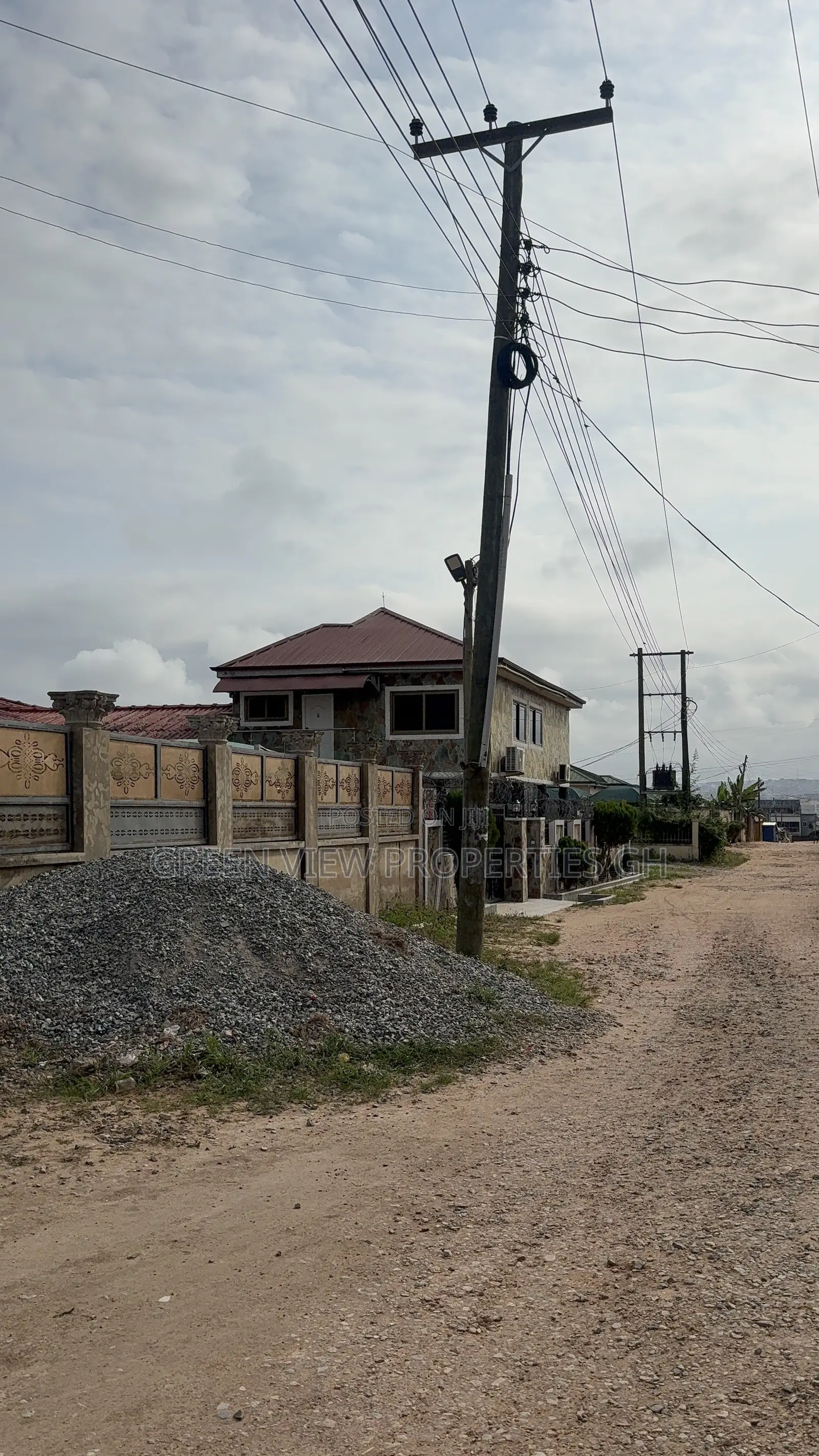 6bdrm House in West Hills Mall Area for sale in West Hills Mall Area