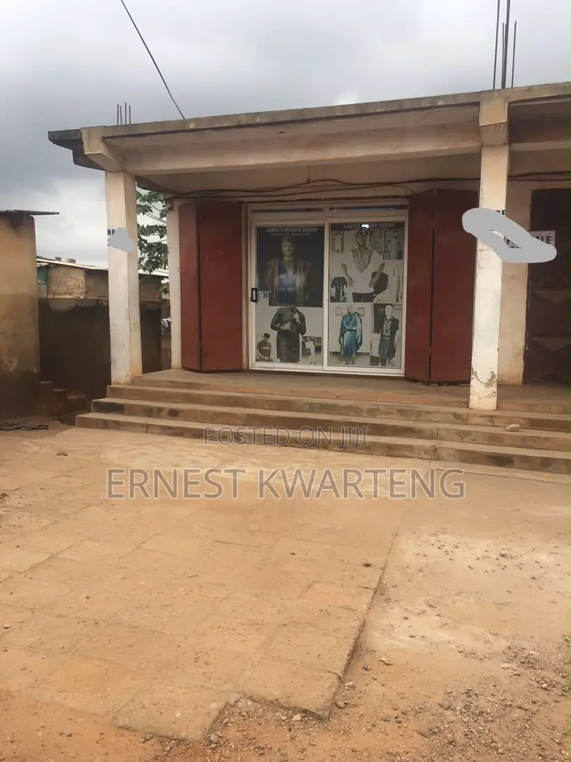 8bdrm House in Super Elite Estate, Sowutwuom for sale in Sowutwuom