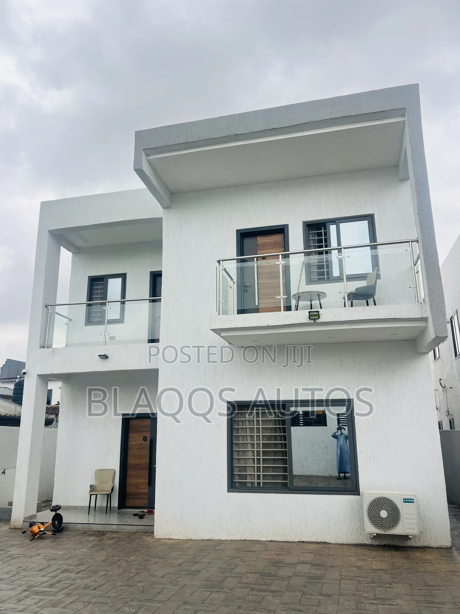 Furnished 4bdrm Apartment in Madina for sale in Madina