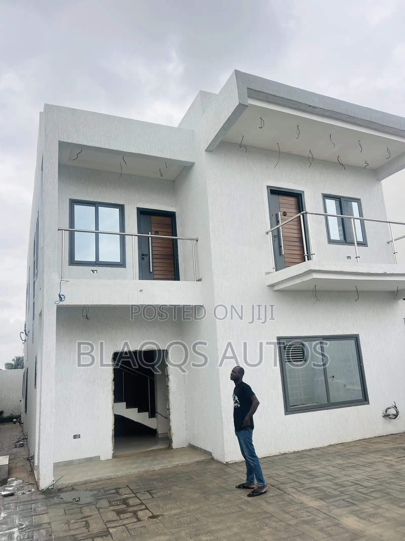 Furnished 4bdrm Apartment in Madina for sale in Madina