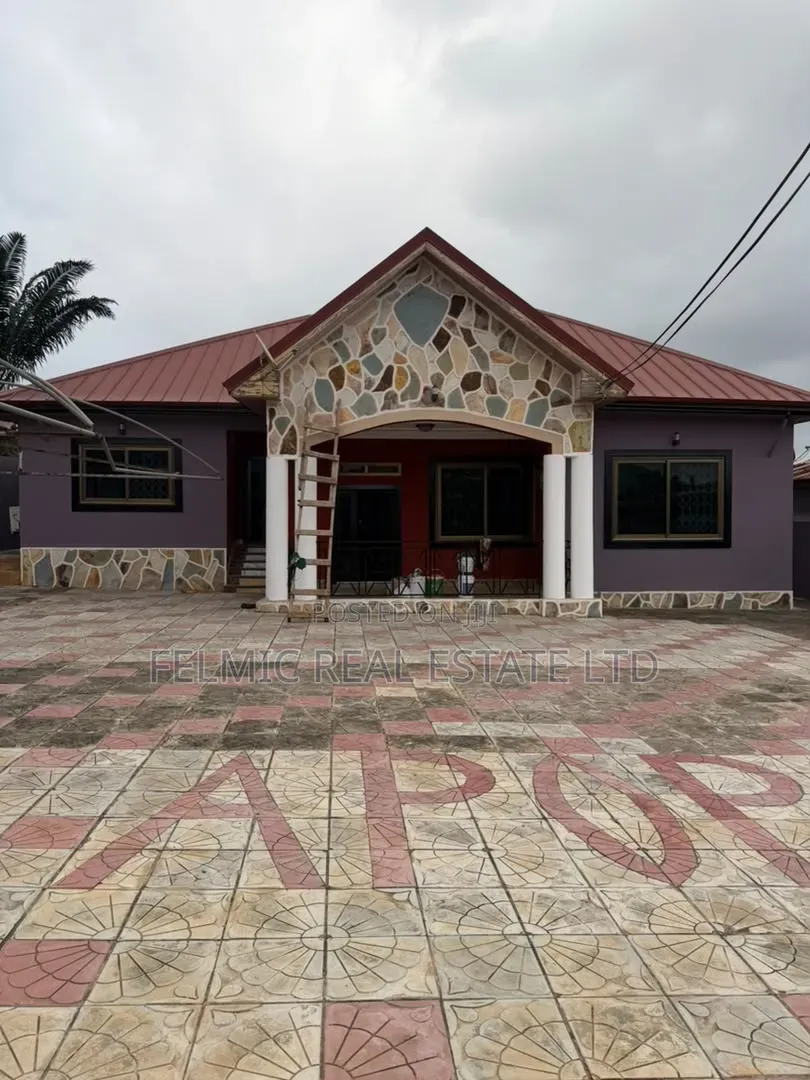 3bdrm House in Taifa Burkina, Station Area for sale in Station Area