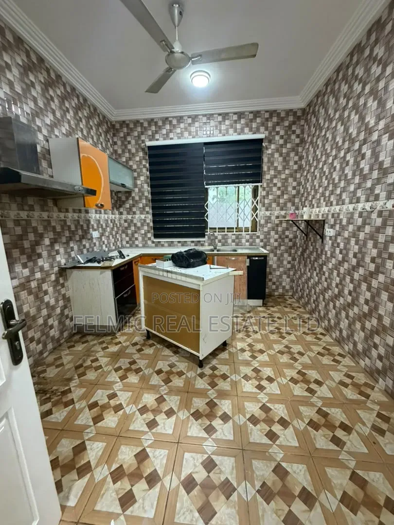 3bdrm House in Taifa Burkina, Station Area for sale in Station Area