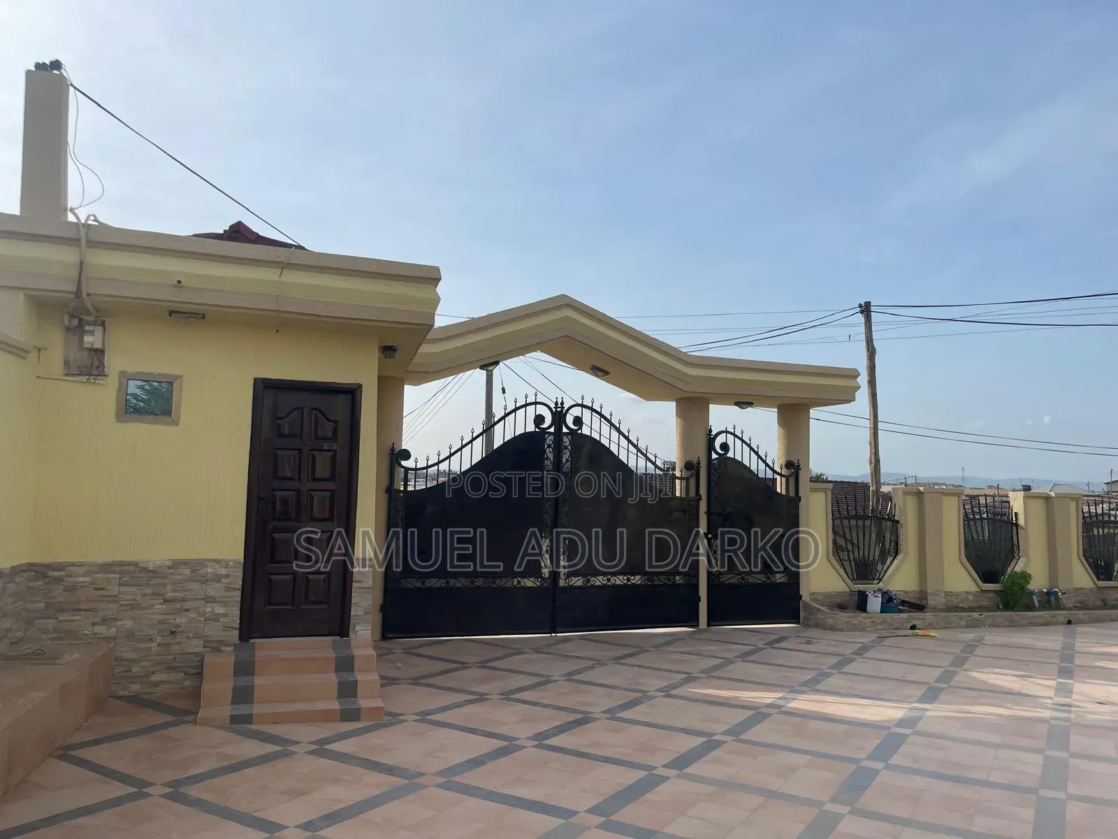 3bdrm Apartment in Righteous Hands, School Area for rent in School Area